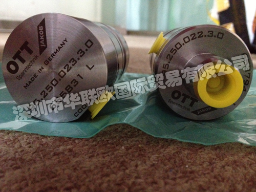 OTT-JAKOB夾具中自動夾具可分為SK、HKS、PSC等幾個系列。在經(jīng)過標(biāo)準(zhǔn)化后，HSK已成為機(jī)床技術(shù)領(lǐng)域的標(biāo)準(zhǔn)接口。隨著表面和錐銷設(shè)備的相互匹配，HSK夾持系統(tǒng)可為高精度加工效果提供理想前提，并確保微米范圍內(nèi)的持續(xù)一致性。相比于SK，HSK的結(jié)構(gòu)更短、更輕，由此可以更為快速地進(jìn)行換刀，并可實現(xiàn)更高的轉(zhuǎn)速。得益于高度的拉力、出色的剛性和最佳扭矩傳遞，HSK同樣適用于中型切削加工。深圳市華聯(lián)歐國際貿(mào)易有限公司專業(yè)代理進(jìn)口OTT-JAKOB夾具全系列產(chǎn)品，公司于2015年成立德國分公司，原廠采購，價格上更有優(yōu)勢。我們致力于以超低的價格為國內(nèi)客戶引進(jìn)國外先進(jìn)的自動化備件，公司成立以來不斷的發(fā)展壯大，已成立德國公司及香港公司，為客戶提供進(jìn)口備件的一站式體驗服務(wù)，報價快，價格好，貨期短，所有產(chǎn)品保證原裝正品，假一賠十!我們只做原裝進(jìn)口產(chǎn)品，我們的目標(biāo)是要成為客戶唯一信任的企業(yè)。歡迎新老客戶詢價咨詢。
