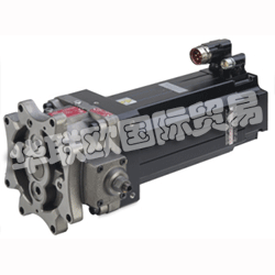 MOOG電液靜壓泵機的介紹：  　　混合驅(qū)動或電靜液驅(qū)動系統(tǒng) 描述了在獨立包裝中同時具有液壓和電動技術(shù)的系統(tǒng)。電液靜壓驅(qū)動系統(tǒng) 是傳統(tǒng)液壓應(yīng)用的選擇，需要高強度能力，并且需要節(jié)能，環(huán)境清潔或消除管道。相反，EAS 是傳統(tǒng)電氣應(yīng)用的選擇，需要先進(jìn)的故障安全系統(tǒng)。