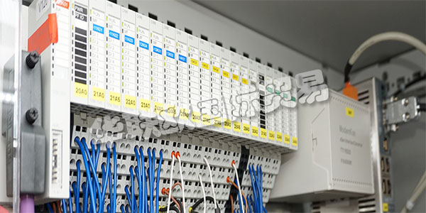 ALFREDKUHSE是您個人開關(guān)設(shè)備和控制系統(tǒng)的成熟制造商。他們從一個來源提供所有服務(wù)。ALFREDKUHSE是您的合作伙伴，從咨詢和規(guī)劃到生產(chǎn)和調(diào)試，再到支持，維護(hù)和現(xiàn)代化。