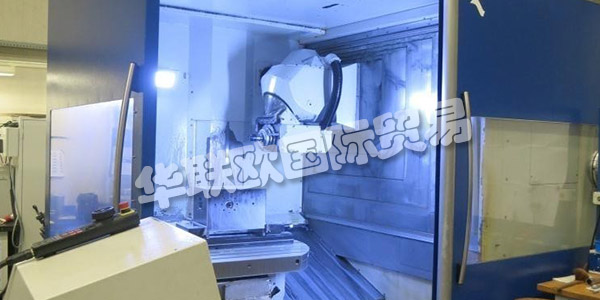 KEMMERICH現(xiàn)位于萊茵河畔的萊茵河畔蒙海姆，緊鄰科隆和杜塞爾多夫的交易會(huì)城市及其機(jī)場(chǎng)。在那里，大量的傳統(tǒng)以及CNC / PLC控制的金屬加工和加工機(jī)床總是可以在2200平方米的加熱展覽區(qū)觀看和演示。