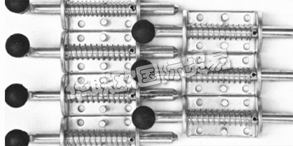 意大利RECO主要產(chǎn)品：RECO螺栓，氣桿等。RECO易于在工業(yè)車輛市場(chǎng)中移動(dòng)，是所有大小型工業(yè)車輛和卡車零件制造商的恒定商業(yè)參考。豐富的備件經(jīng)驗(yàn)和深厚的創(chuàng)新生產(chǎn)和研究技能豐富了其銷售人員的廣泛和多樣化的產(chǎn)品組合，以展示與公司和主要國(guó)際活動(dòng)的直接會(huì)議的專業(yè)知識(shí)。