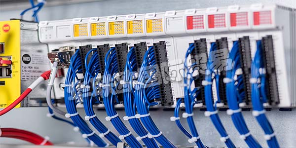 德國FUTRONIC主要產(chǎn)品：FUTRONIC控制器、伺服驅動器等。FUTRONIC是玻璃制造行業(yè)機器和設備制造商的復雜自動化解決方案的全球領先供應商之一。此外，他們憑借為工業(yè)自動化和其他行業(yè)領域的供應商和制造商提供的創(chuàng)新產(chǎn)品和服務，為自己贏得了名聲。